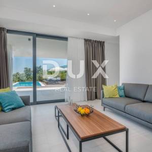 OPATIJA – Moderna luksuzna vila s dvije stambene jedinice i panoramskim pogledom na more
