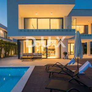 OPATIJA – Moderna luksuzna vila s dvije stambene jedinice i panoramskim pogledom na more