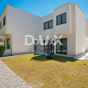 OPATIJA – Moderna luksuzna vila s dvije stambene jedinice i panoramskim pogledom na more