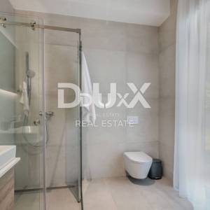 OPATIJA – Moderna luksuzna vila s dvije stambene jedinice i panoramskim pogledom na more