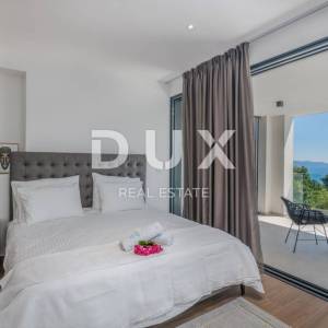 OPATIJA – Moderna luksuzna vila s dvije stambene jedinice i panoramskim pogledom na more