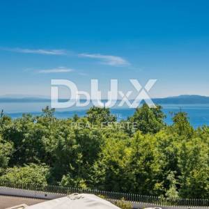 OPATIJA – Moderna luksuzna vila s dvije stambene jedinice i panoramskim pogledom na more