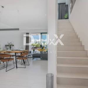 OPATIJA – Moderna luksuzna vila s dvije stambene jedinice i panoramskim pogledom na more