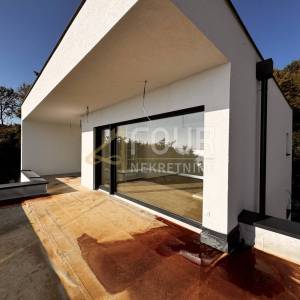 Opatija, novogradnja, vila s bazenom, pogled na more