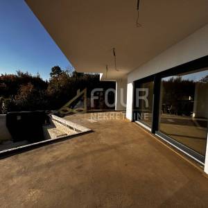 Opatija, novogradnja, vila s bazenom, pogled na more