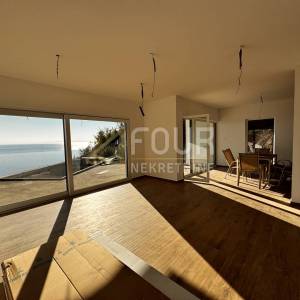 Opatija, novogradnja, vila s bazenom, pogled na more