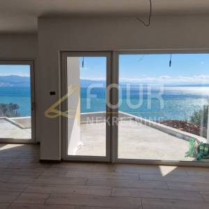 Opatija, novogradnja, vila s bazenom, pogled na more