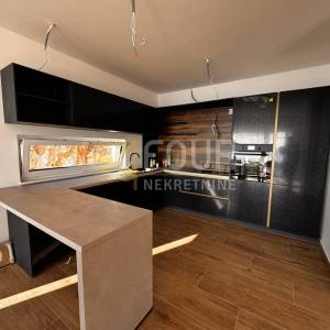 Opatija, novogradnja, vila s bazenom, pogled na more