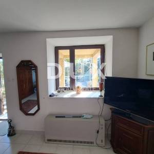 OPATIJA, OPRIĆ – dvojna kuća s dvije terase, okućnicom i panoramskim pogledom na more