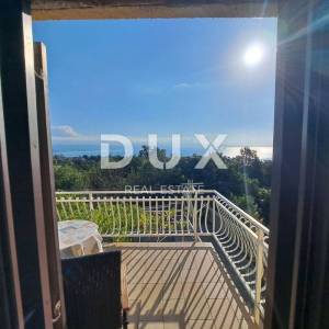 OPATIJA, OPRIĆ – dvojna kuća s dvije terase, okućnicom i panoramskim pogledom na more