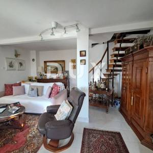 OPATIJA, OPRIĆ – dvojna kuća s dvije terase, okućnicom i panoramskim pogledom na more