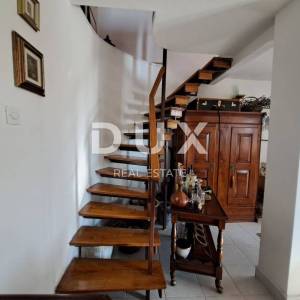 OPATIJA, OPRIĆ – dvojna kuća s dvije terase, okućnicom i panoramskim pogledom na more