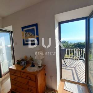 OPATIJA, OPRIĆ – dvojna kuća s dvije terase, okućnicom i panoramskim pogledom na more