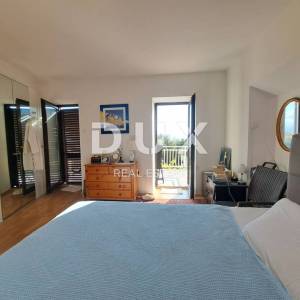 OPATIJA, OPRIĆ – dvojna kuća s dvije terase, okućnicom i panoramskim pogledom na more