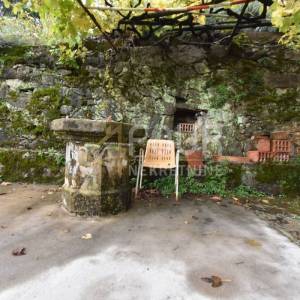 Opatija - Poljane, kamena starina s velikom okućnicom!