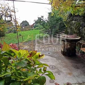 Opatija - Poljane, kamena starina s velikom okućnicom!