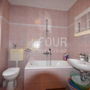 Opatija - Poljane, kamena starina s velikom okućnicom!