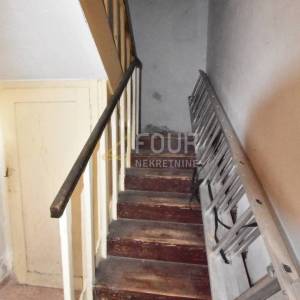 Opatija - Poljane, kamena starina s velikom okućnicom!