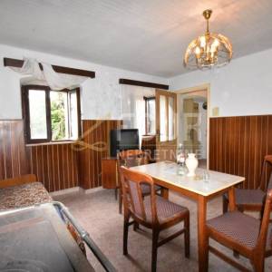 Opatija - Poljane, kamena starina s velikom okućnicom!