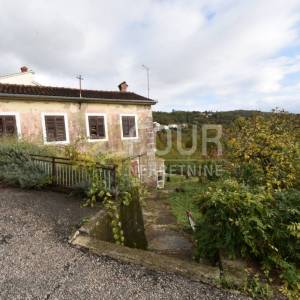 Opatija - Poljane, kamena starina s velikom okućnicom!