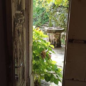 Opatija - Poljane, kamena starina s velikom okućnicom!