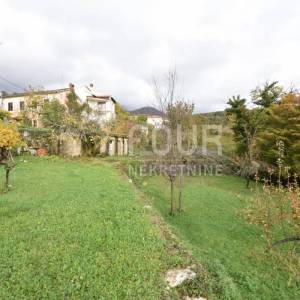 Opatija - Poljane, kamena starina s velikom okućnicom!