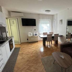 OPATIJA - stan u stambenoj zgradi sa zatvorenom terasom samo 200 metara od plaže