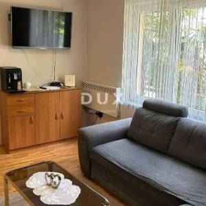 OPATIJA - stan u stambenoj zgradi sa zatvorenom terasom samo 200 metara od plaže