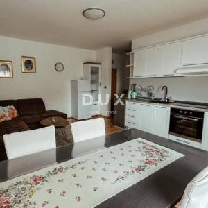 OPATIJA - stan u stambenoj zgradi sa zatvorenom terasom samo 200 metara od plaže