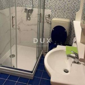 OPATIJA - stan u stambenoj zgradi s vanjskim vrtom i natkrivenom terasom samo 200m od plaže 