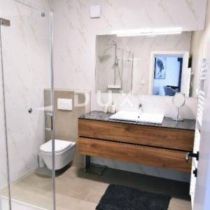 OPATIJA -  stan u vili sa bazenom