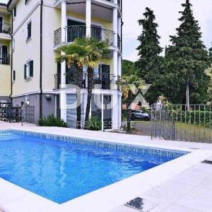 OPATIJA -  stan u vili sa bazenom