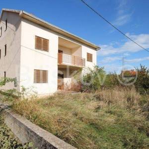 Otavice, Drniš - samostojeća kuća