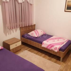 Otok Kaprije, prizemnica 1.red do mora