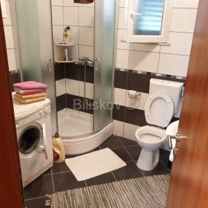 Otok Kaprije, prizemnica 1.red do mora