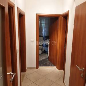 Otok Kaprije, prizemnica 1.red do mora