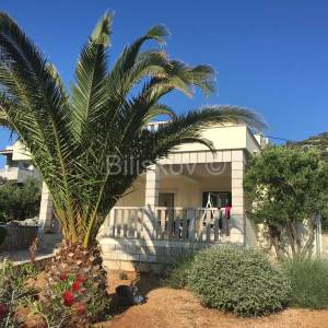 Otok Kaprije, prizemnica 1.red do mora