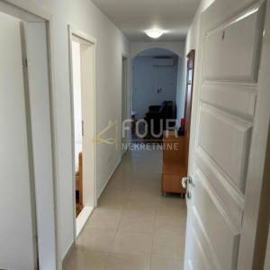 Otok Krk, Malinska, 2s+db, 66.83m2, balkon, lođa, pogled na more