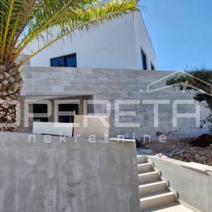 OTOK KRK – MALINSKA
LUKSUZNA VILA U EKSKLUZIVNOM RESORTU, 1 KM OD MORA