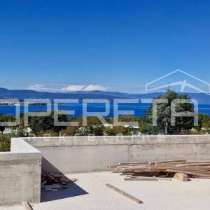 OTOK KRK – MALINSKA
LUKSUZNA VILA U EKSKLUZIVNOM RESORTU, 1 KM OD MORA