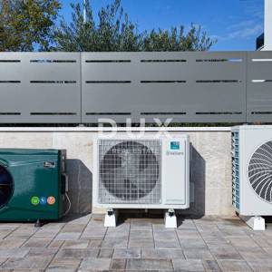 OTOK KRK, MALINSKA (okolica) - Dvojna kuća s bazenom - namještena i useljiva!