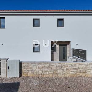 OTOK KRK, MALINSKA (okolica) - Moderna dvojna kuća visokog standarda, s bazenom i uređenom okućnicom