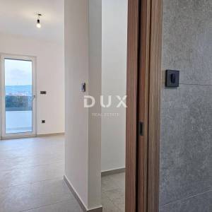 OTOK KRK, MALINSKA (okolica) - Moderna dvojna kuća visokog standarda, s bazenom i uređenom okućnicom