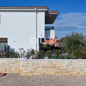 OTOK KRK, MALINSKA (okolica) - Moderna dvojna kuća visokog standarda, s bazenom i uređenom okućnicom