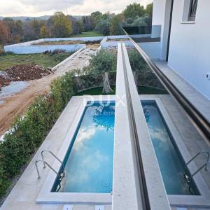 OTOK KRK, MALINSKA (okolica) - Moderna dvojna kuća visokog standarda, s bazenom i uređenom okućnicom