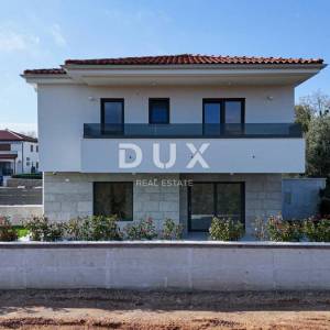 OTOK KRK, MALINSKA (okolica) - Moderna dvojna kuća visokog standarda, s bazenom i uređenom okućnicom