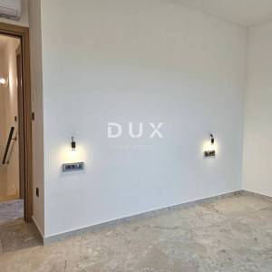 OTOK KRK, MALINSKA (okolica) - Moderna dvojna kuća visokog standarda, s bazenom i uređenom okućnicom