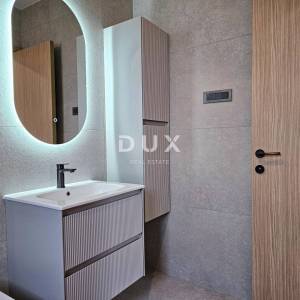 OTOK KRK, MALINSKA (okolica) - Moderna dvojna kuća visokog standarda, s bazenom i uređenom okućnicom