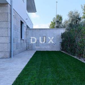 OTOK KRK, MALINSKA (okolica) - Moderna dvojna kuća visokog standarda, s bazenom i uređenom okućnicom