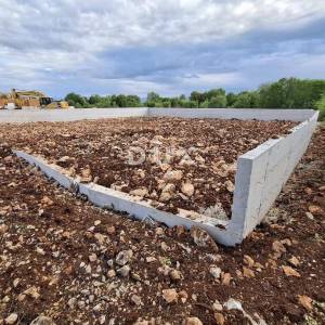 OTOK KRK, MALINSKA (okolica) - Građevinsko zemljište 511 m2 s projektom